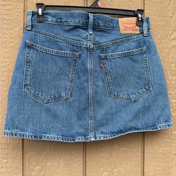 Levi's Icon Skirt A-Line Denim Blue Short Size 29 Button Pockets Logo Accents - Picture 2 of 8